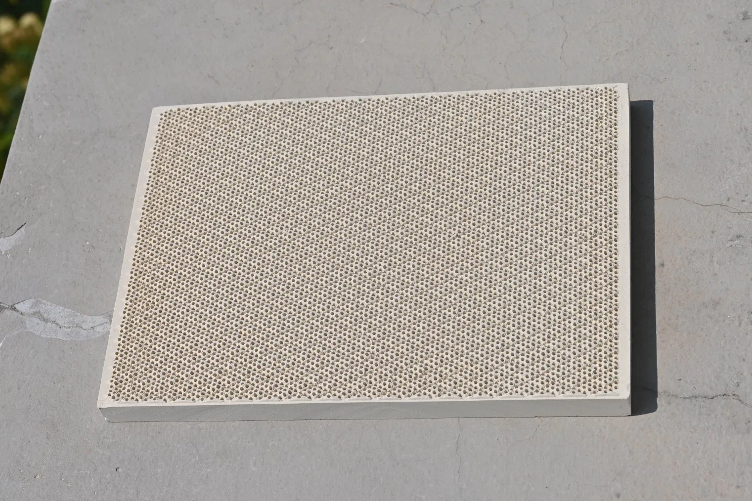 Round Square Hexagon Circular Triangle Shapes Cordierite Honeycomb Ceramic Plate for Baking Oven Burning Part