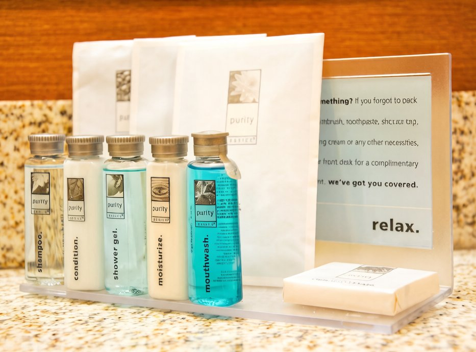 Hotel Shampoo Hydrating and Color-Safe Protection