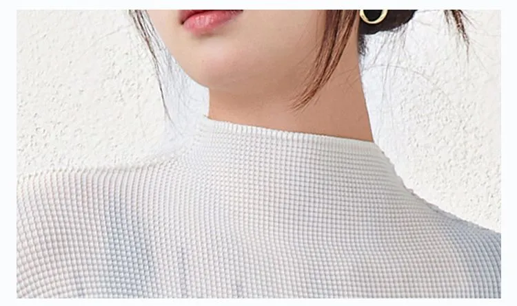 Round neck detail
