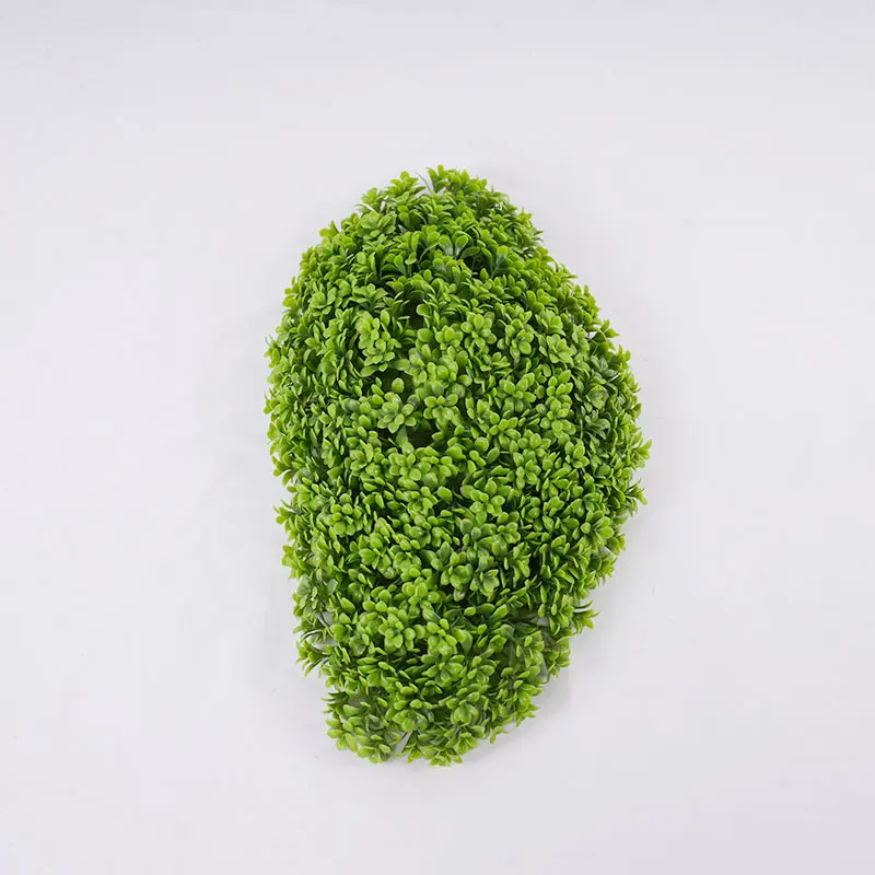 Crescent-shaped 3D artificial turf display
