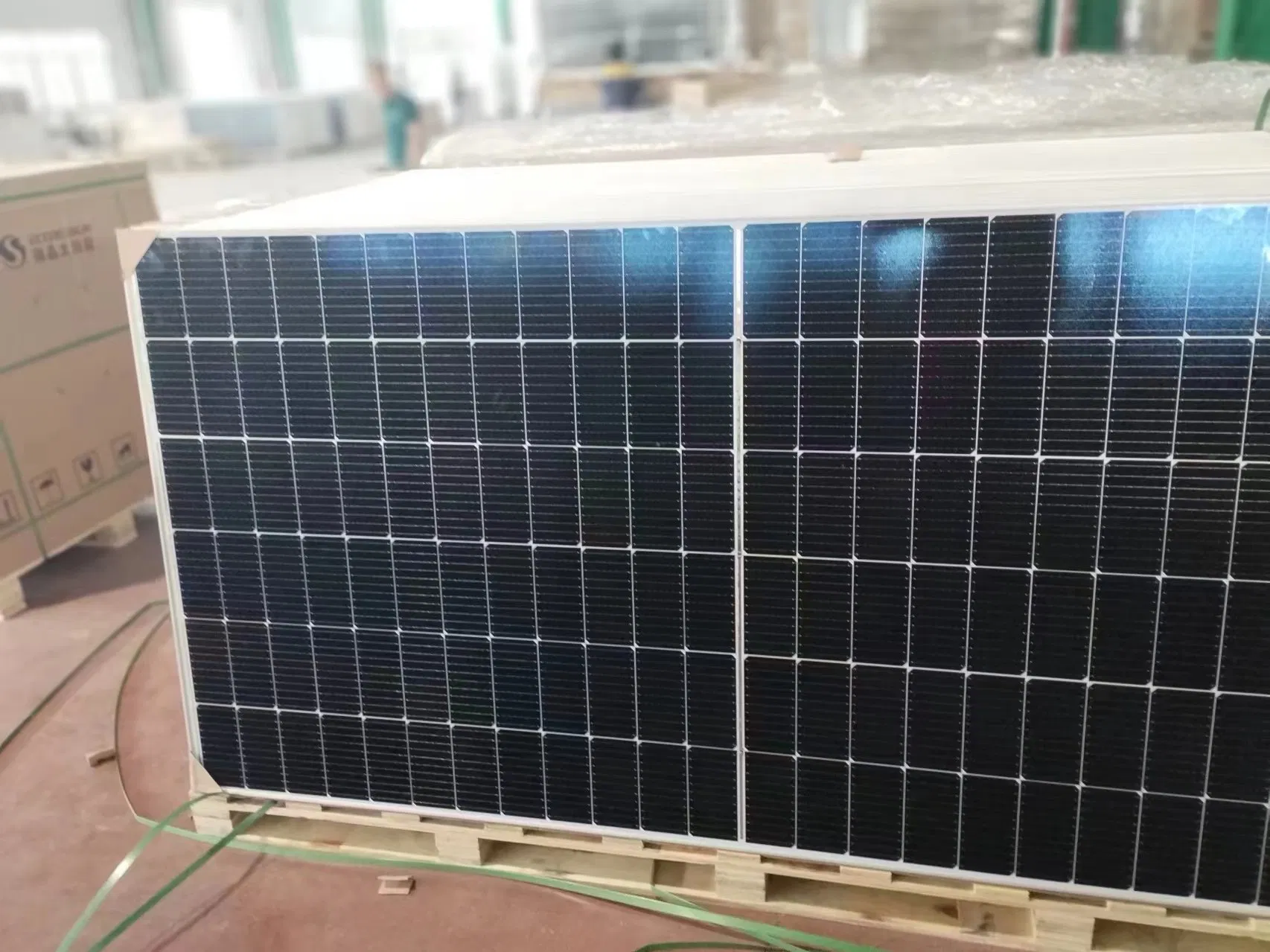 Monocrystalline Silicon ISO Approved PNG Monofacial 550W 555W 182mm Solar Panels