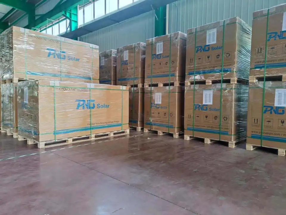 Monocrystalline Silicon ISO Approved PNG Monofacial 550W 555W 182mm Solar Panels