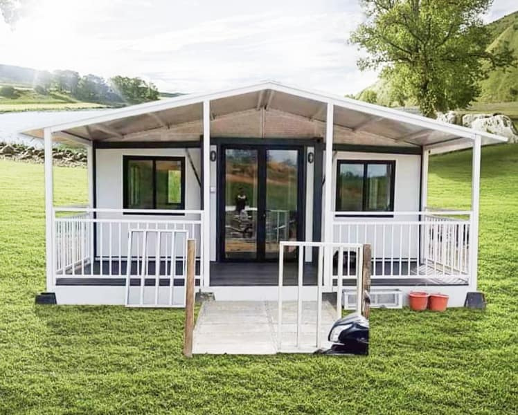 Double-wing expansion house frame