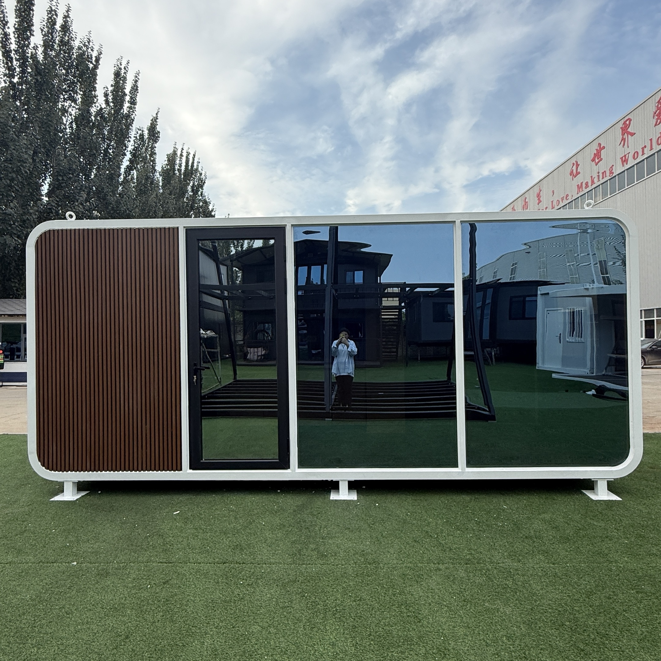 Mobile Home Modified Shipping Container Luxury Apple Cabin Movable Prefab Office Building Shop Modern Design Windproof