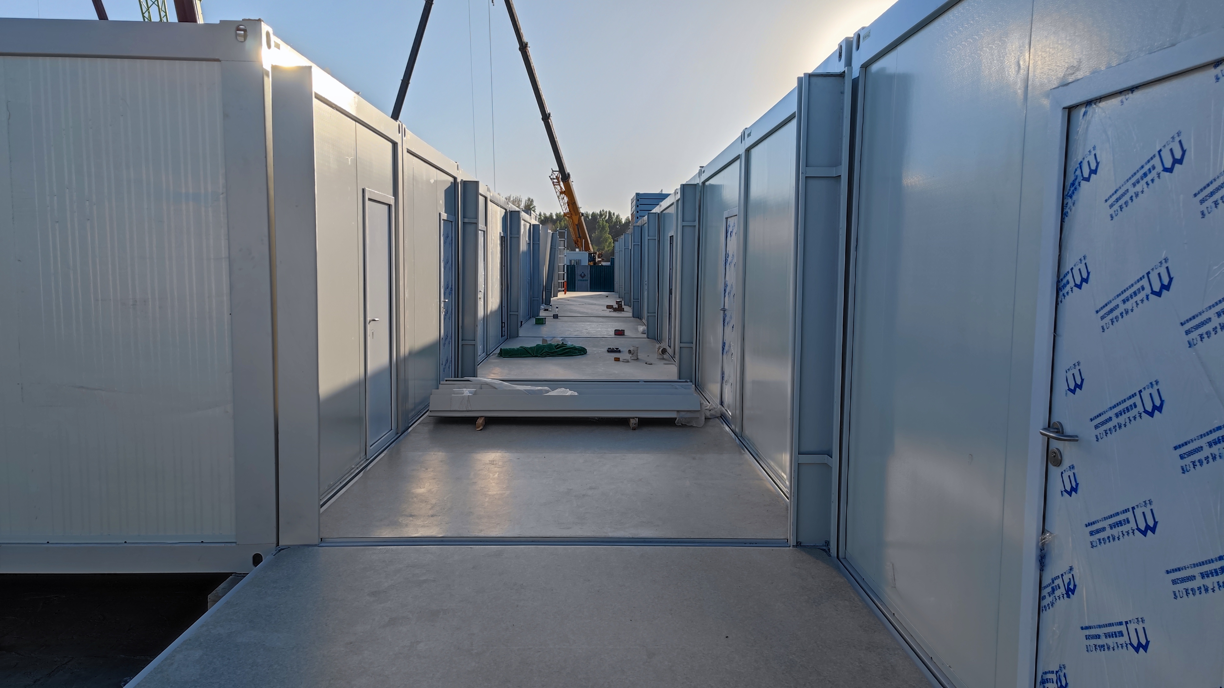 High Quality Fast Stylish Prefab Apartments Condos Modular Construction Steel Sandwich Panel House Use Flat Pack Container