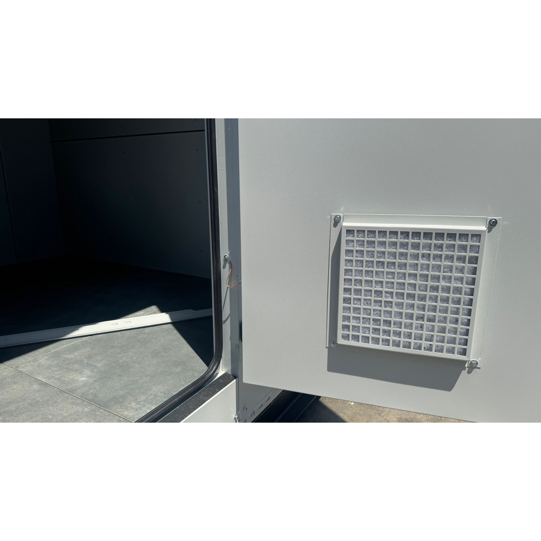 Prefabricated Cabin Shelter For MV LV Electrical Systems IP55 High Resistance