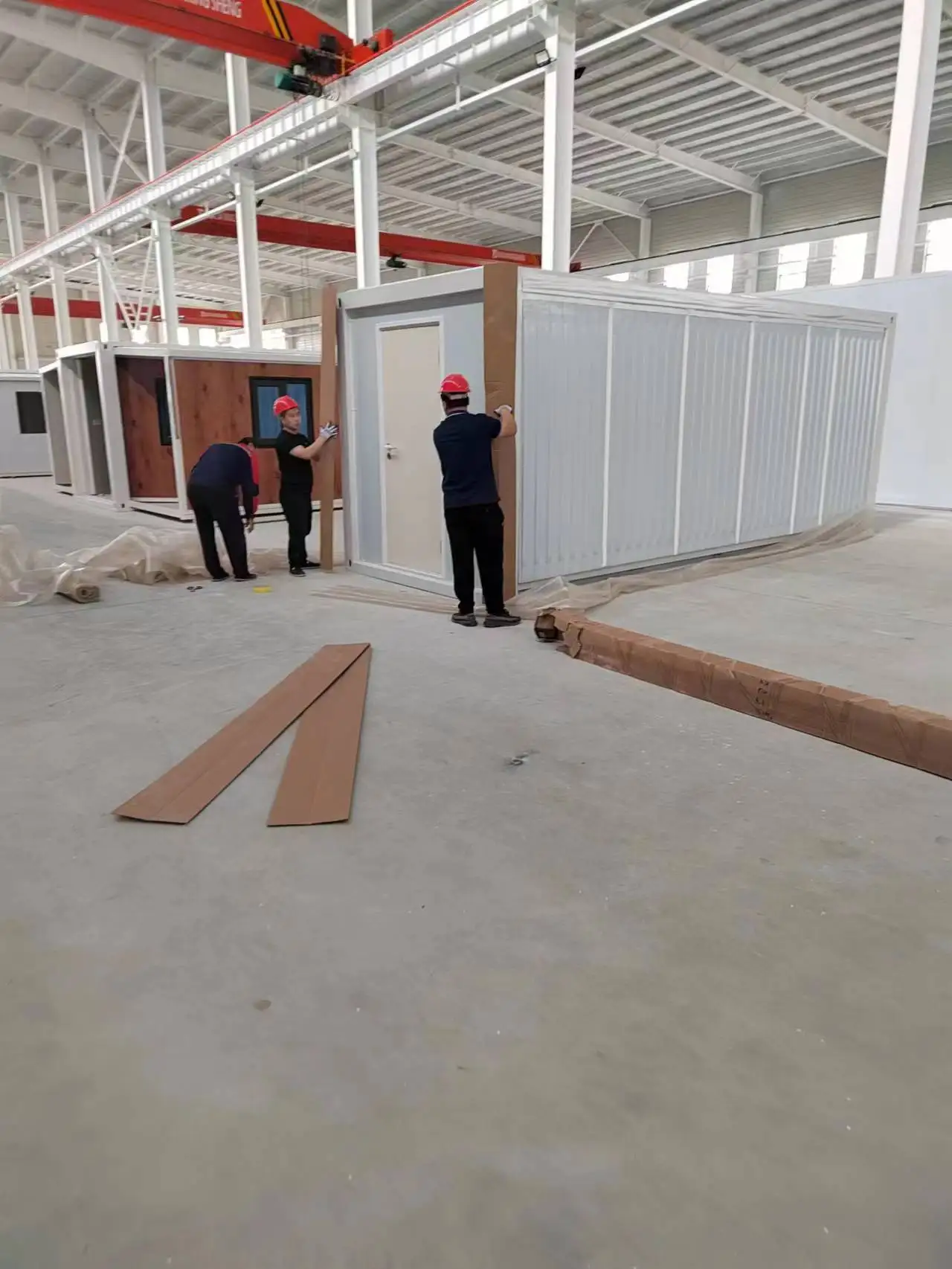Container house assembly process 4
