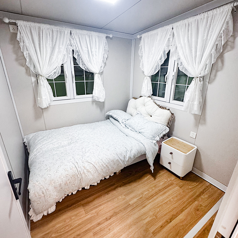 Direct Sales 20 Foot 40 Foot House Container Expandable Prefabricated House 4 Bedroom Two Story Villa 2 Bedroom Prefab House