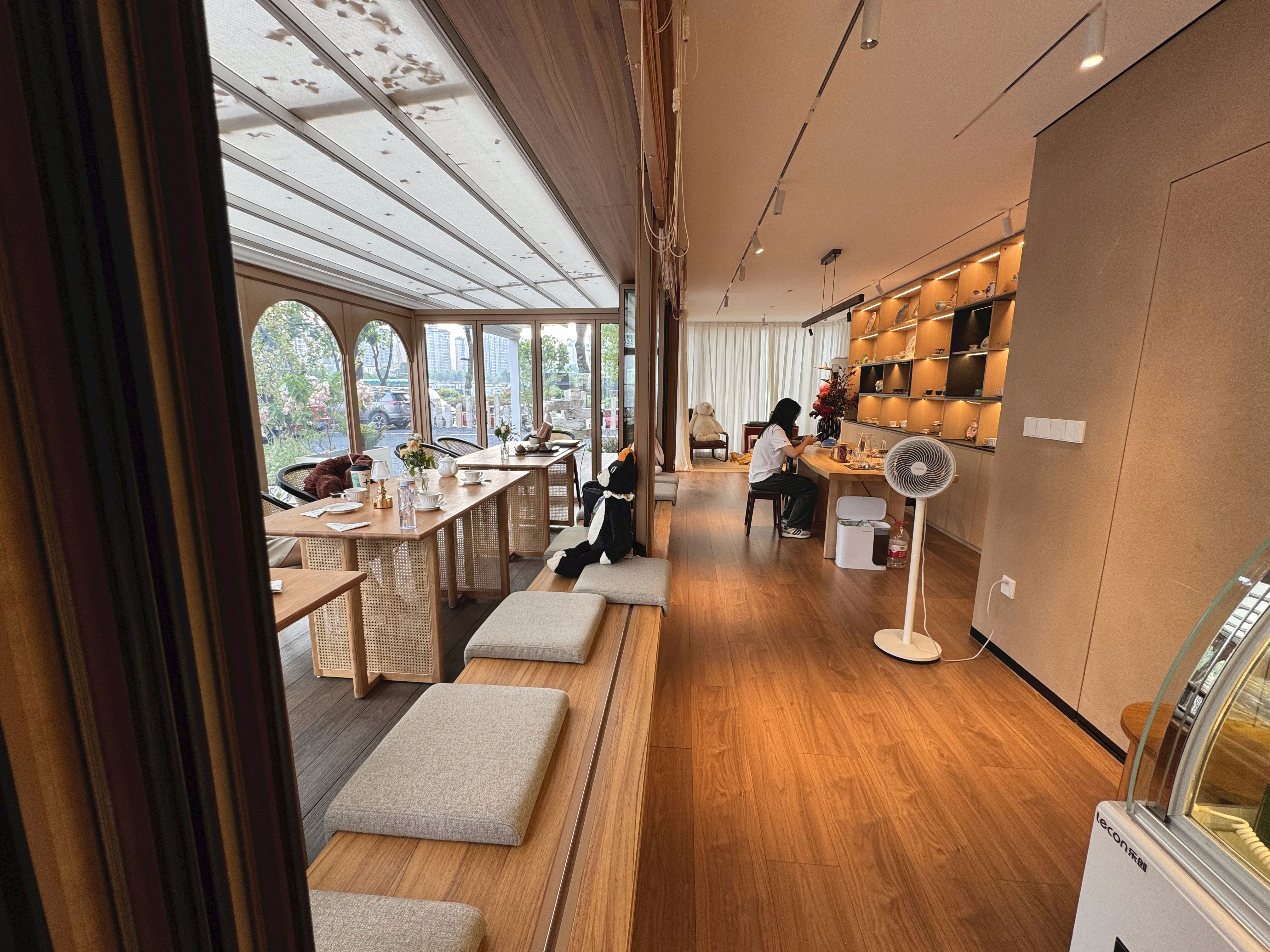 Luxury Yoga Prefab House Double-Story Modern Steel Structure Eco Friendly Getaway Mobile Cabin Modular Standalone Office