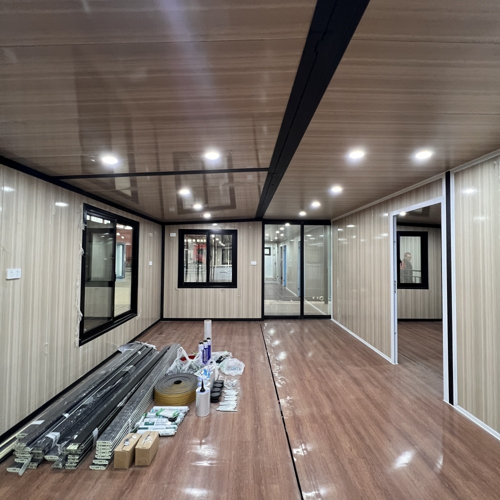 REMOTE Modern Luxury Steel 20ft 40ft Modular Prefabricated Cabin Expandable Container House for Hotel Office
