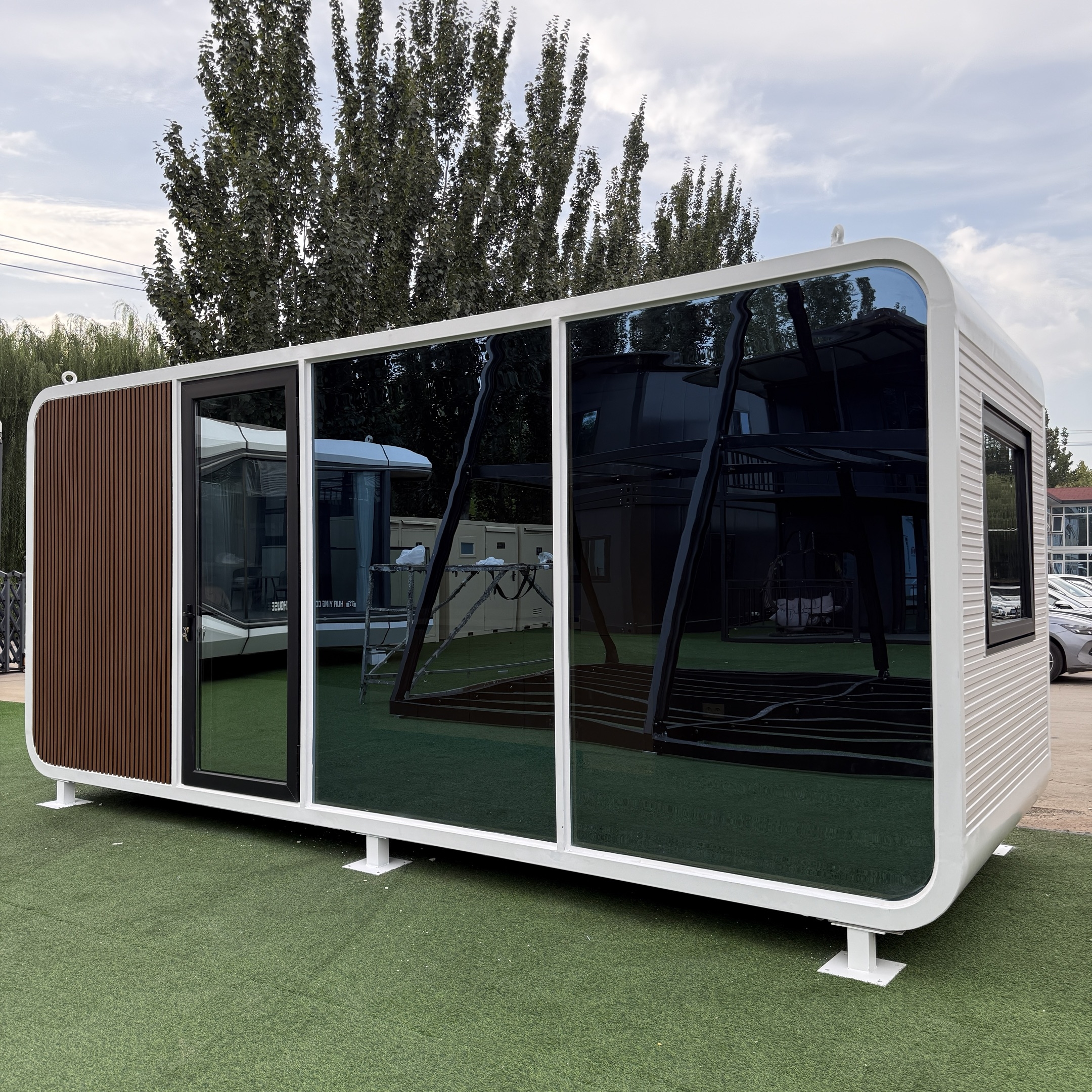 Mobile Home Modified Shipping Container Luxury Apple Cabin Movable Prefab Office Building Shop Modern Design Windproof