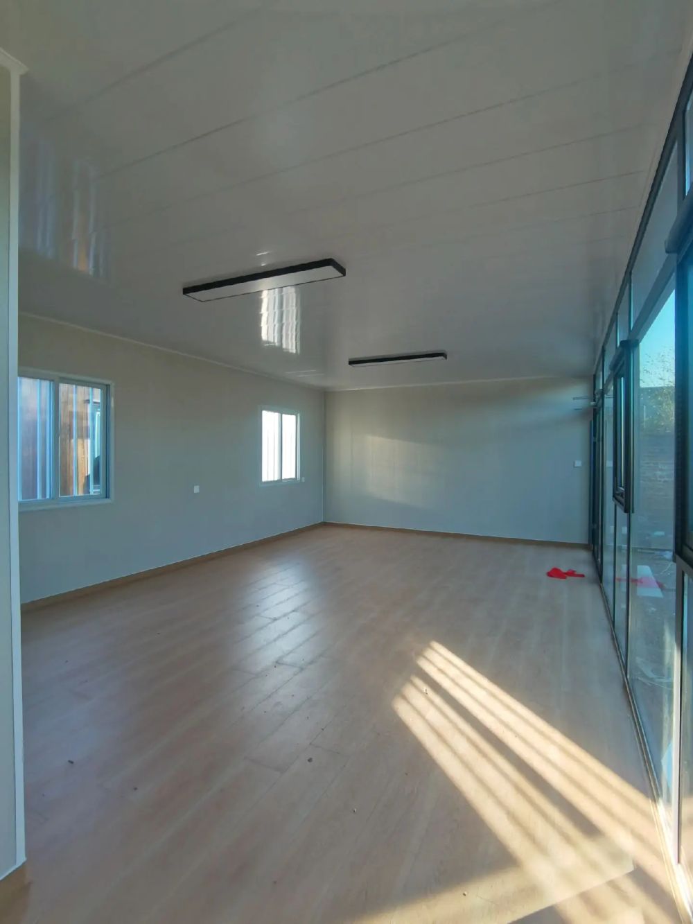 New Prefabricated Pointed Roof Rectangle 20-foot 40-foot Container House Bedroom Living Room Modern Office Building Workshop