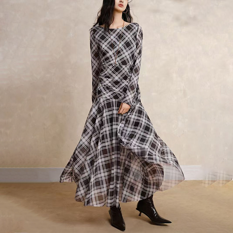 Elegant Vintage Checkered Long Dress for Fall Fashion