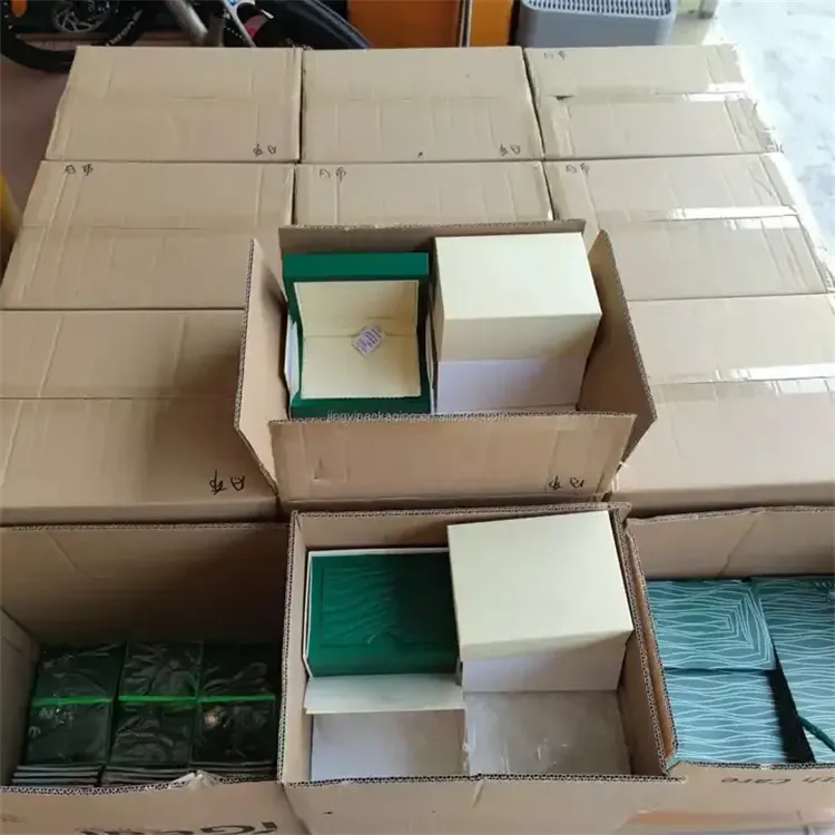 Detailed watch box setup