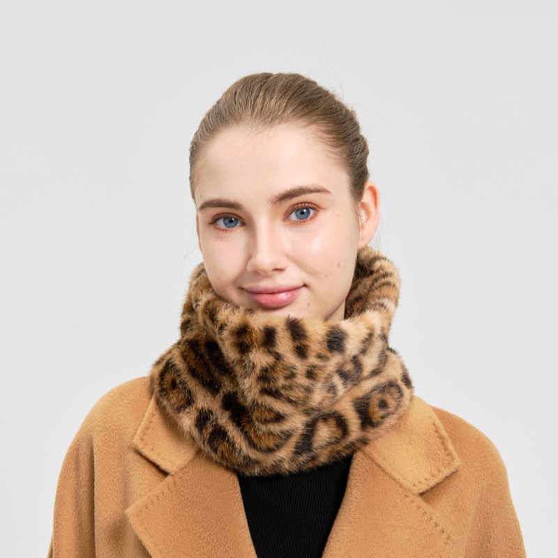 Women's Winter Short Faux Fur Scarf with Fur Collar Loop Leopard Print Eco-Friendly Casual Fashion Accessory