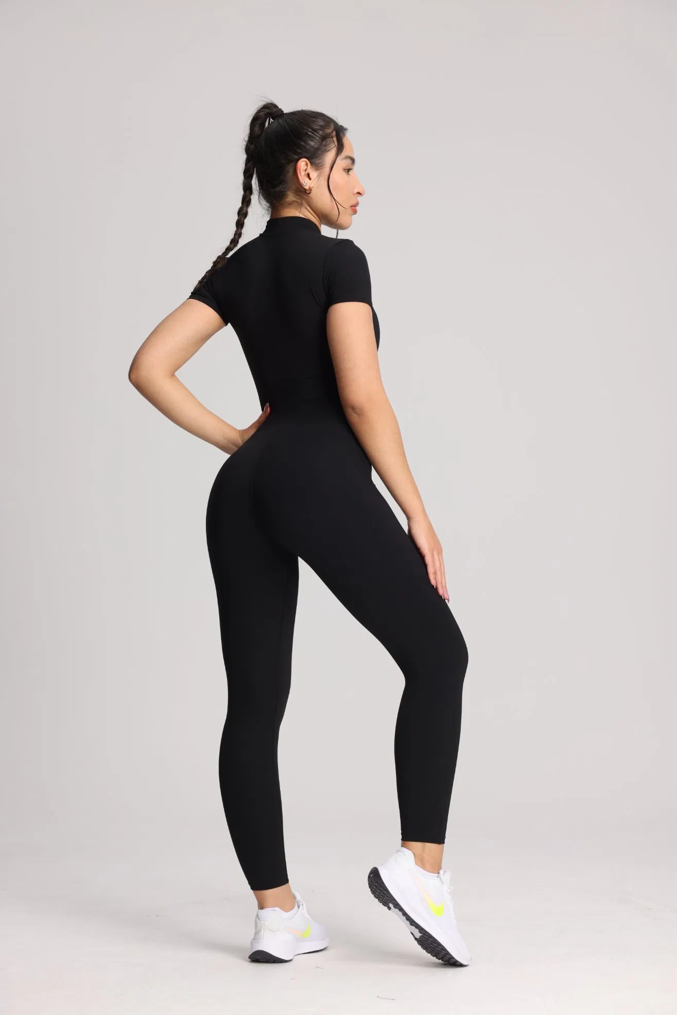Cozy and Breathable Women's Activewear for Yoga