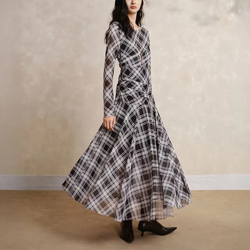 Elegant Vintage Checkered Long Dress for Fall Fashion