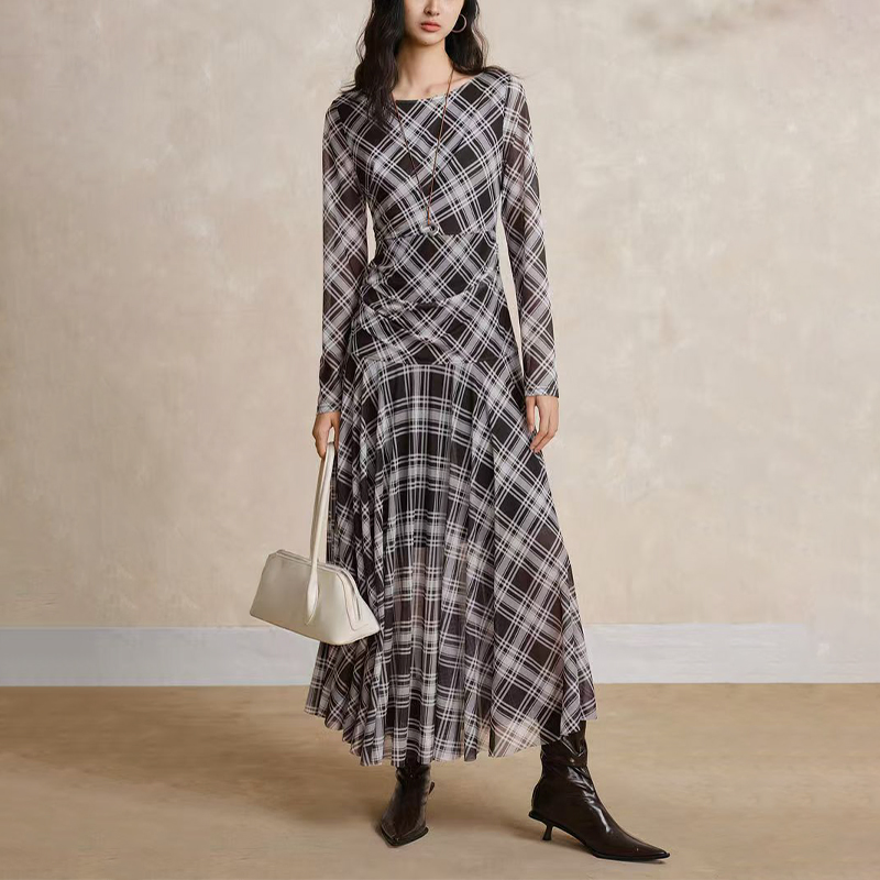 Elegant Vintage Checkered Long Dress for Fall Fashion