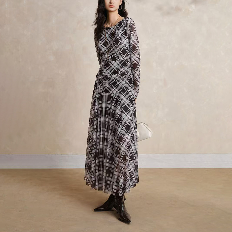 Elegant Vintage Checkered Long Dress for Fall Fashion