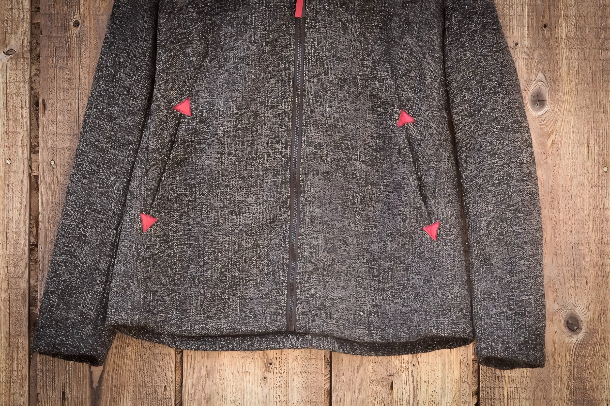 Sustainable Breathable Hooded Fleece Jacket with Zipper Closure for Women