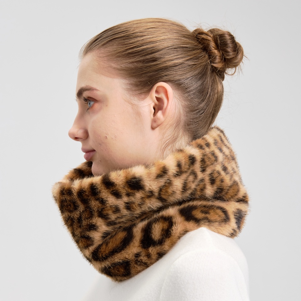 Women's Winter Short Faux Fur Scarf with Fur Collar Loop Leopard Print Eco-Friendly Casual Fashion Accessory