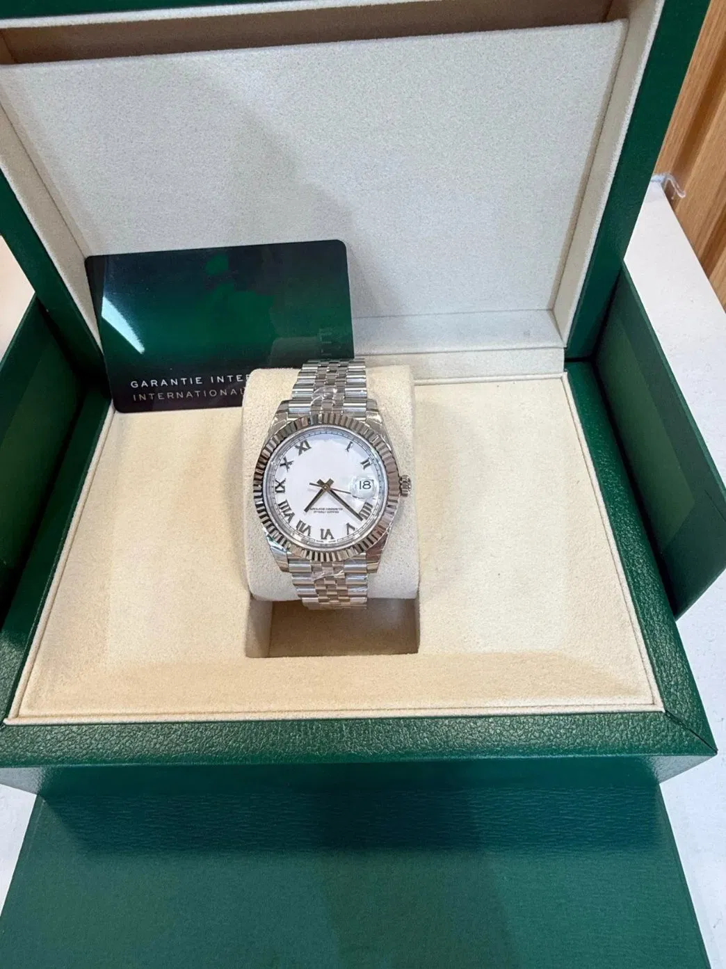 Wholesale Vs Factory Cleaning 1: 1 Replica Sapphire Mirror Luxury Brand Movement with Crown Wristwatch