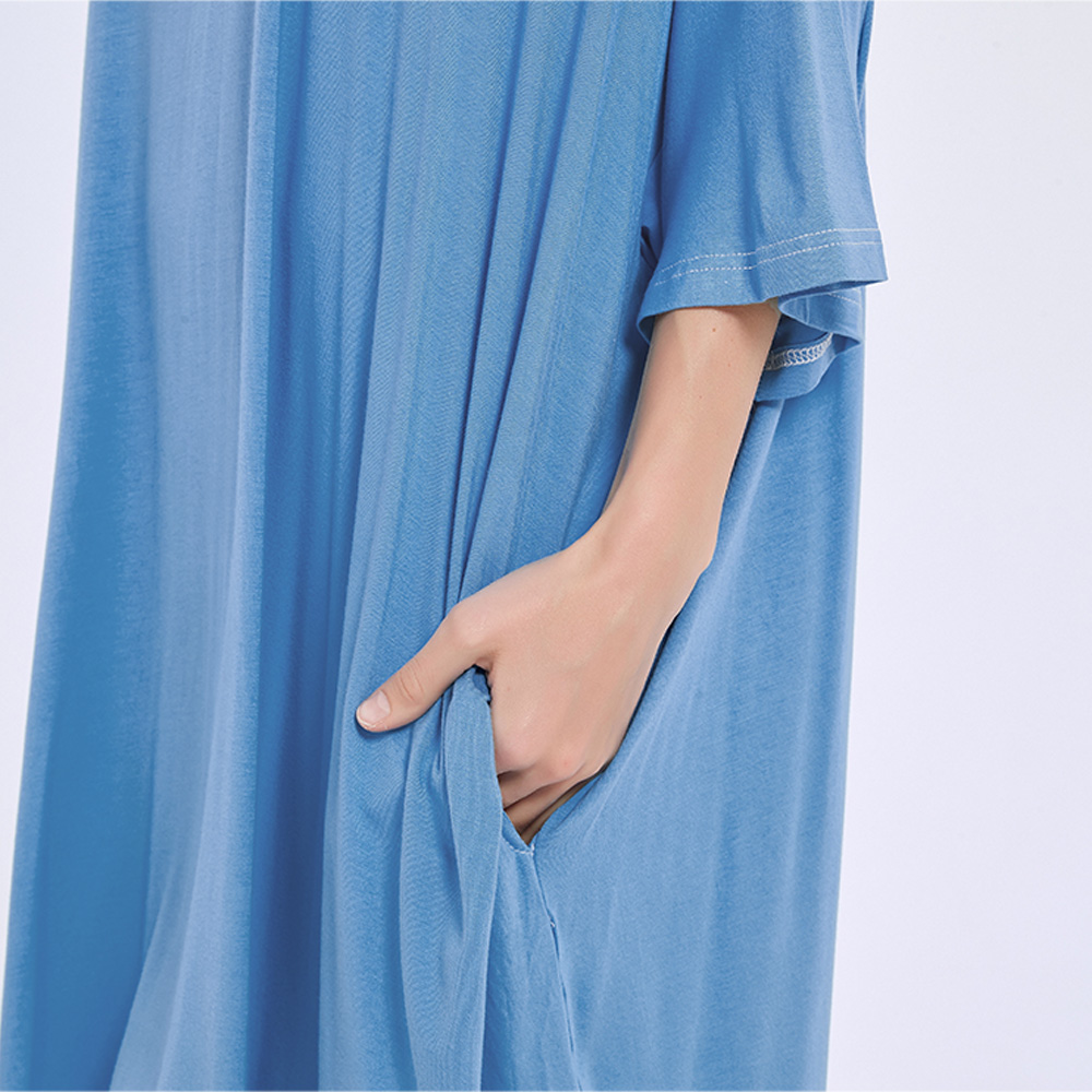 Nightgown model display
