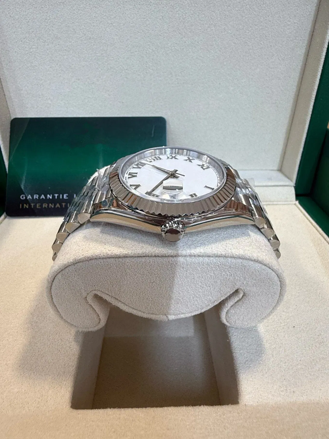 Wholesale Vs Factory Cleaning 1: 1 Replica Sapphire Mirror Luxury Brand Movement with Crown Wristwatch