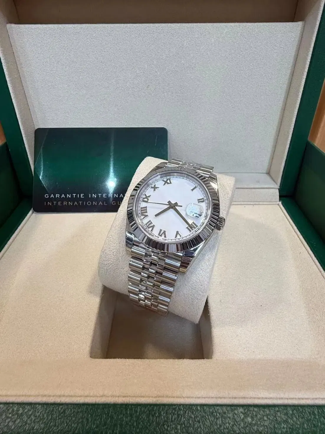 Wholesale Vs Factory Cleaning 1: 1 Replica Sapphire Mirror Luxury Brand Movement with Crown Wristwatch