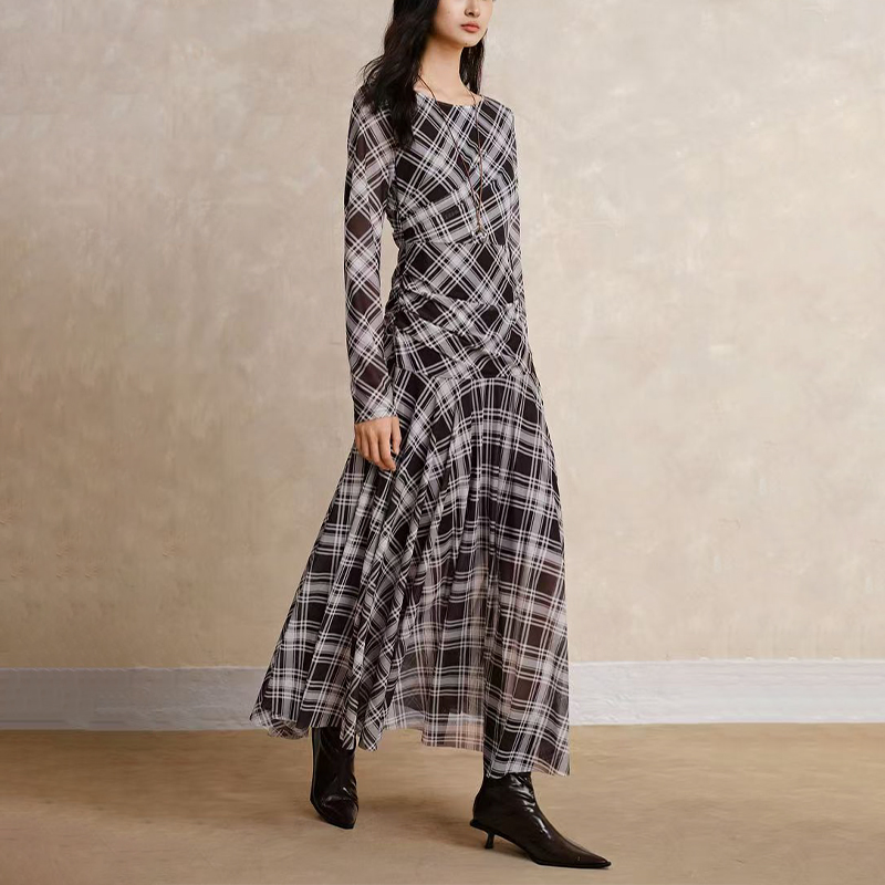 Elegant Vintage Checkered Long Dress for Fall Fashion