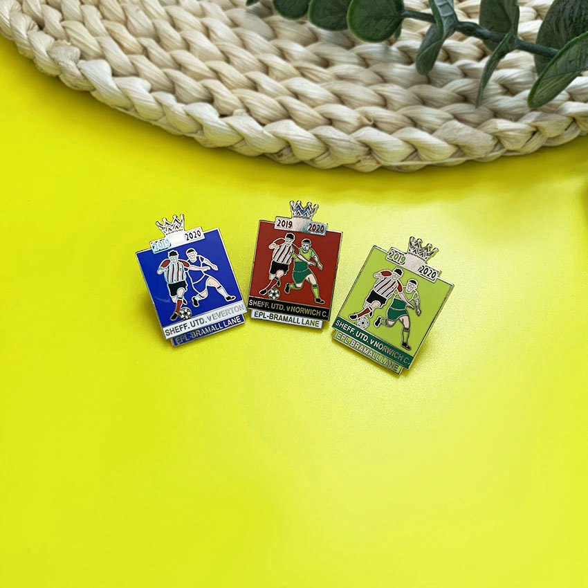 Fashionable Zinc Alloy Enamel Pin for Denim Caps and Apparel