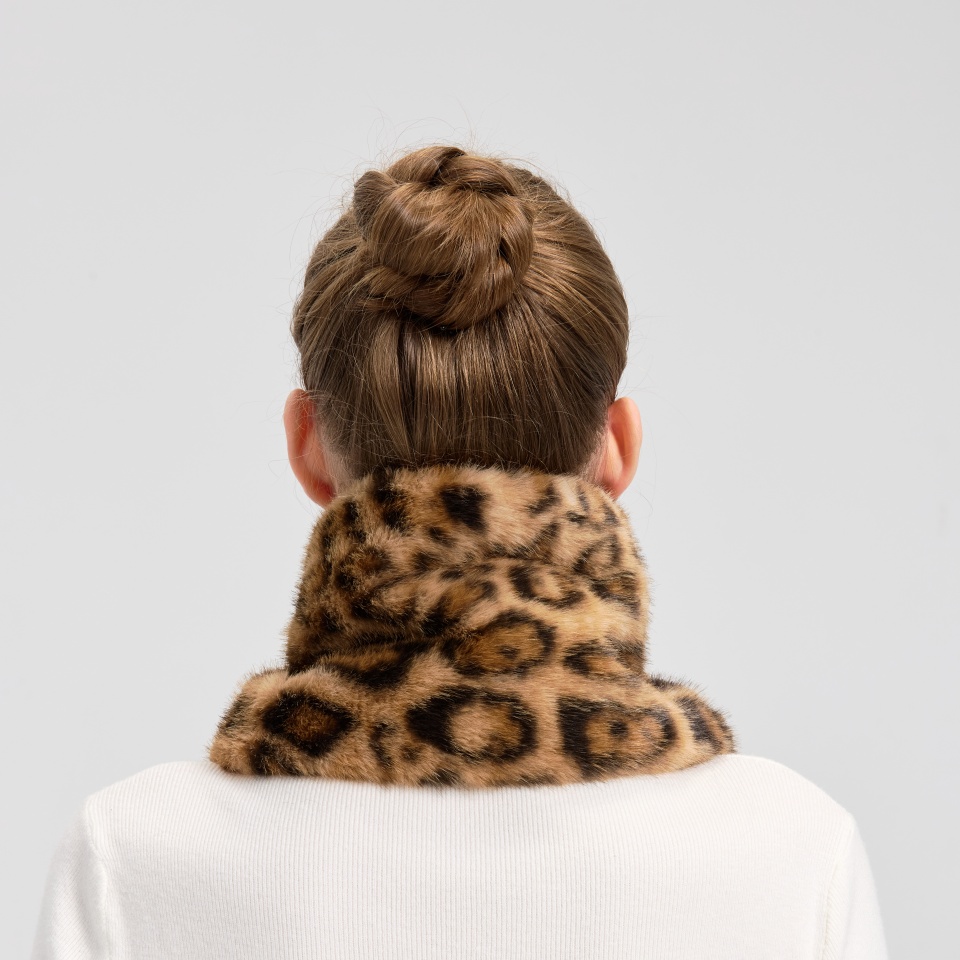 Women's Winter Short Faux Fur Scarf with Fur Collar Loop Leopard Print Eco-Friendly Casual Fashion Accessory