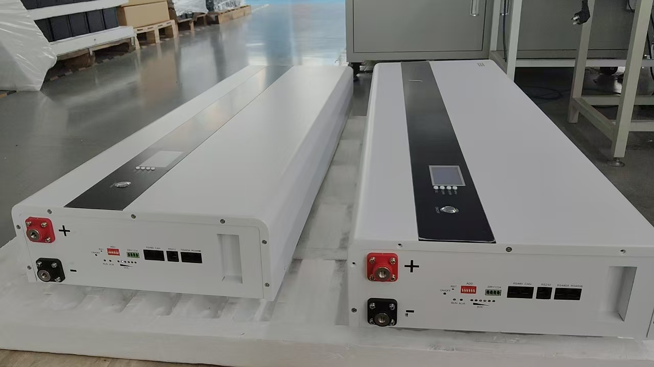 Precio de fábrica 51.2V 150ah 300ah LiFePO4 Paquete de batería para almacenamiento de energía solar en casa con celda Byd Blade