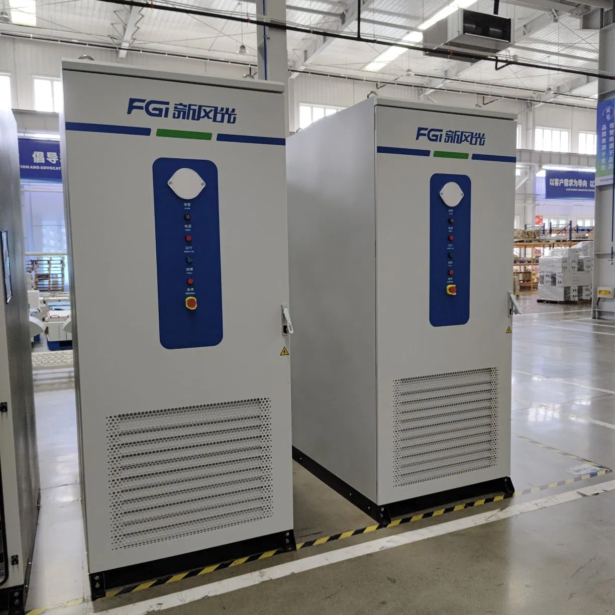 Sistema de Almacenamiento de Energía de Enfriamiento Líquido Comercial e Industrial LiFePO4 Energía Renovable Red Inteligente Respuesta a la Demanda 125kw 261kwh Armario Integrado Bess