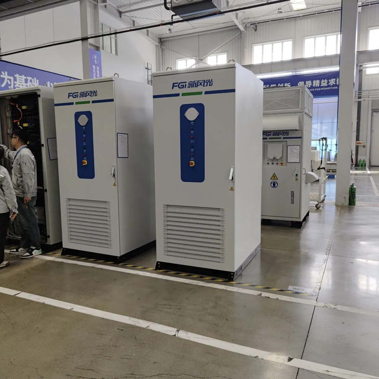Sistema de Almacenamiento de Energía Fgi 261kwh con 125kw Convertidor Bidireccional Refrigeración Líquida Comercial e Industrial LiFePO4 Bess Energía Renovable y Uso de Microred