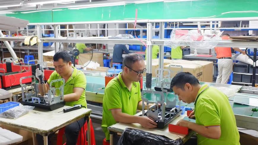 Ensamblaje de Módulos Solares - Assembling de paneles fotovoltaicos SGW Solar