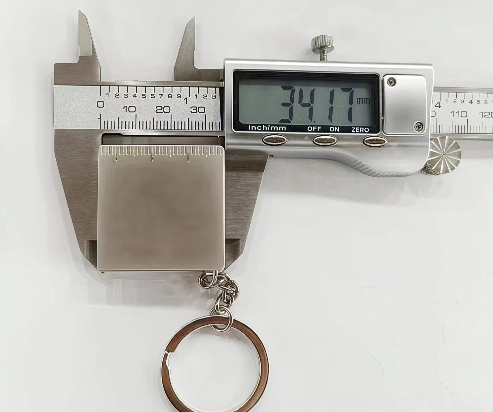 مقياس شريط صغير مخصص بشعار هدايا الأعمال حلقة مفاتيح من سبائك الزنك جسم معدني محمول