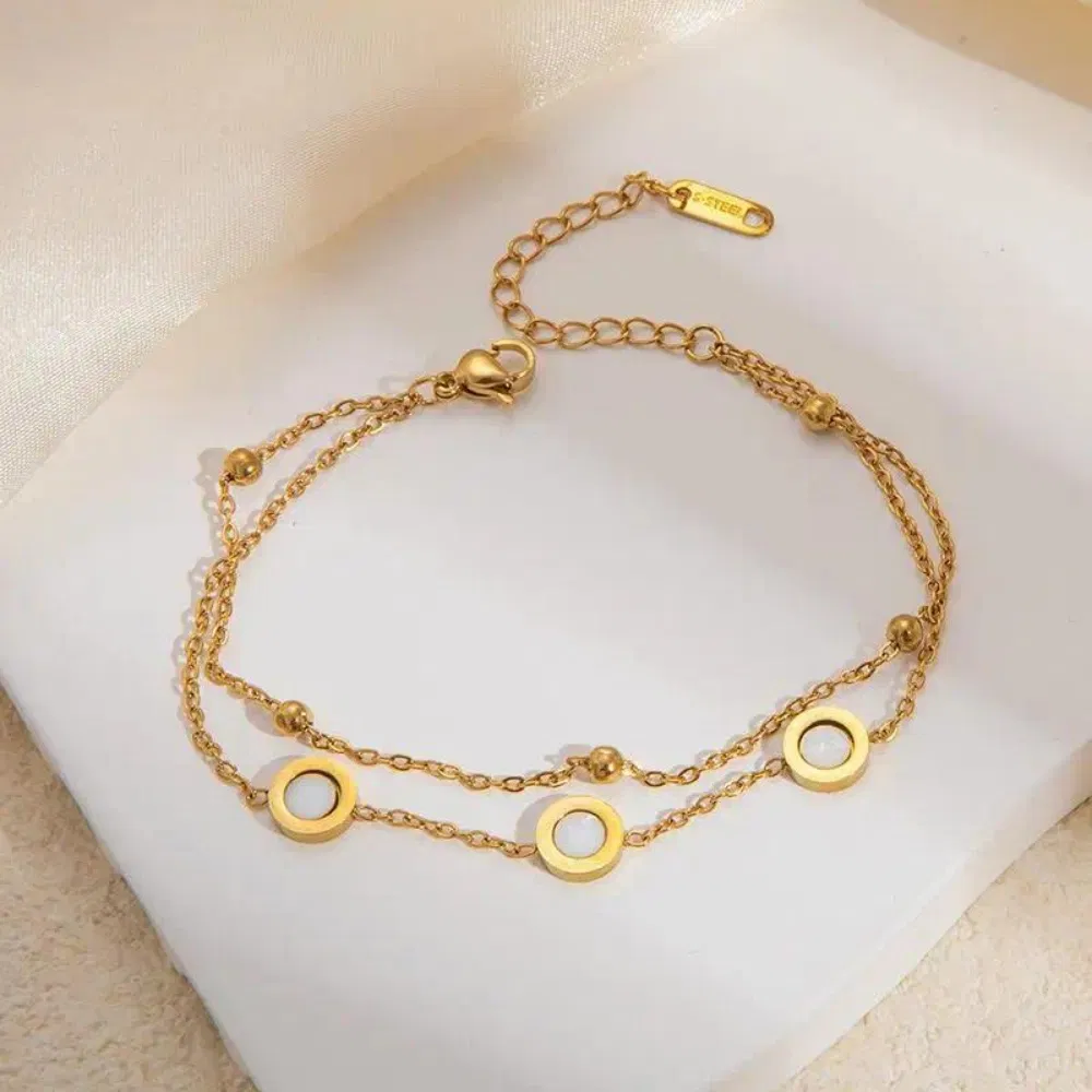 سوار مجوهرات مبيعاً ساخناً 18K سوار جديد مزدوج بسلسلة رقيقة مطلية بالذهب من الفولاذ المقاوم للصدأ مع نجمة وقمر هدية للنساء