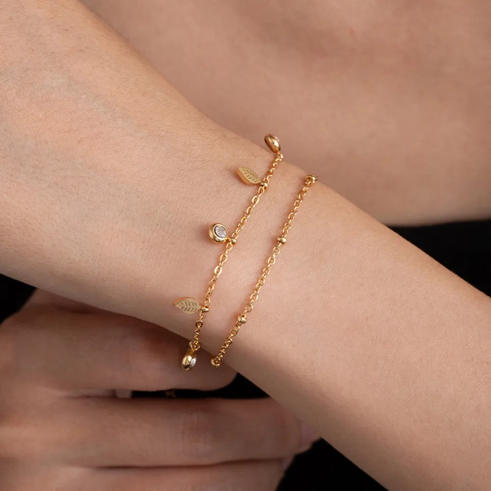 سوار مجوهرات مبيعاً ساخناً 18K سوار جديد مزدوج بسلسلة رقيقة مطلية بالذهب من الفولاذ المقاوم للصدأ مع نجمة وقمر هدية للنساء
