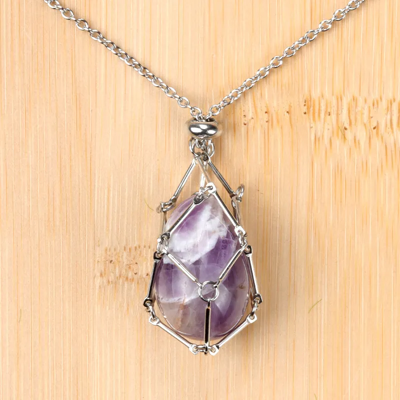 قلادة من الفولاذ المقاوم للصدأ مع بيضة عيد الفصح من الكوارتز الطبيعي وأغصان الخيزران المعدنية