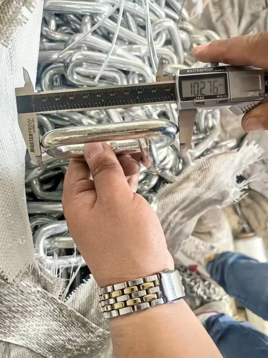 سلسلة حلقات متوسطة ملحومة من الفولاذ المقاوم للصدأ المجلفن G30 DIN764 4mm