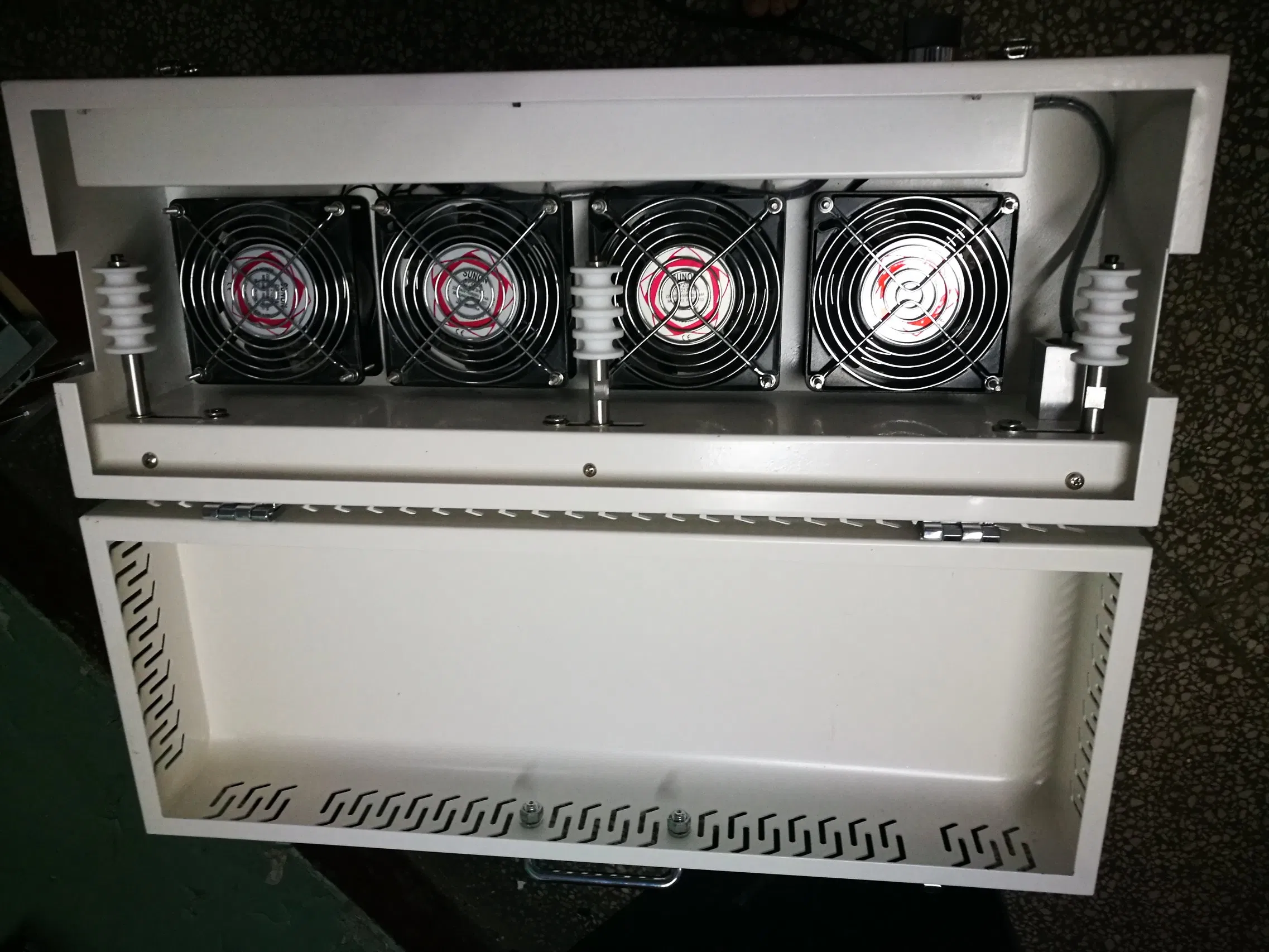 Miniature Fan Cooling System for Laboratory
