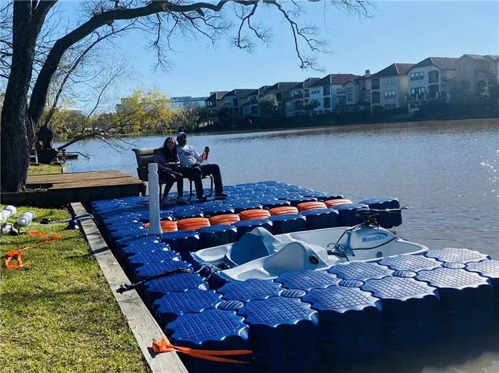 U Floating (1)