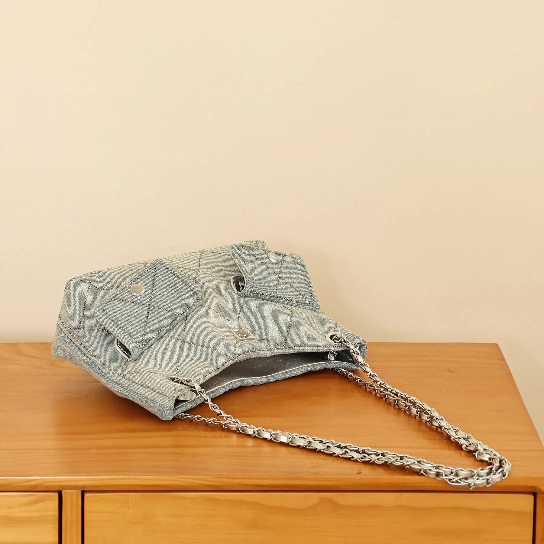 (WX0139) Bolsa Hobo de Lona Quilted em Denim Avançado, Estilosa e Chamativa