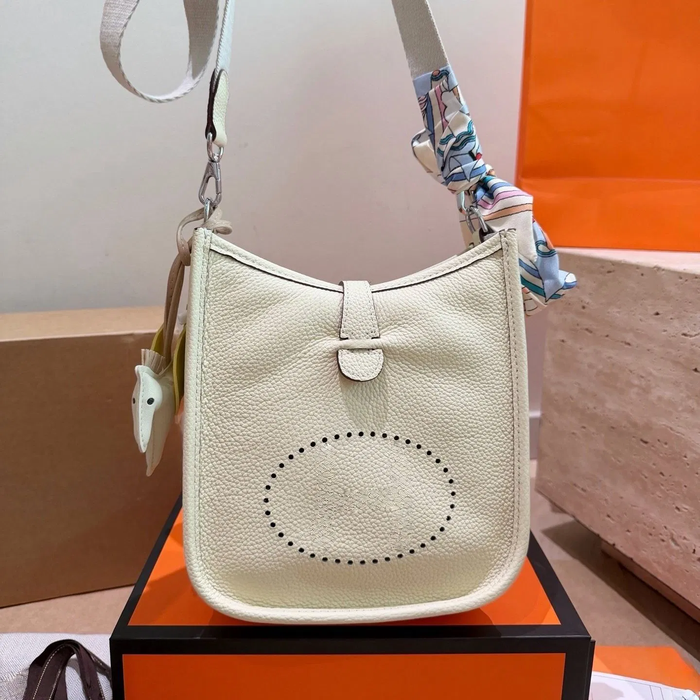 Bolsa Mini Hobo de Couro Texturizado Litchi Azul Oceano com Recorte Frontal, Alça Trançada Ajustável, Bolsa Casual para Mulheres, Bolsa Transversal, Fornecimento em Lote, Carteira Feminina