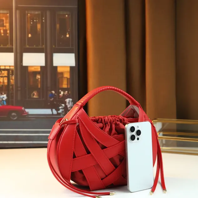 Bolsa feminina detalhe 1