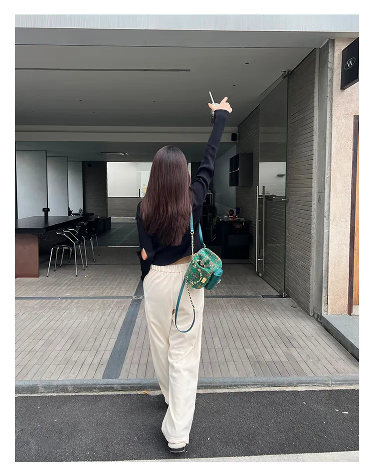 Mochila Mini de Pelúcia com Design de Logo Marca Famosa de Couro Luxuoso para Mulheres Mochila Personalizada com Quilting