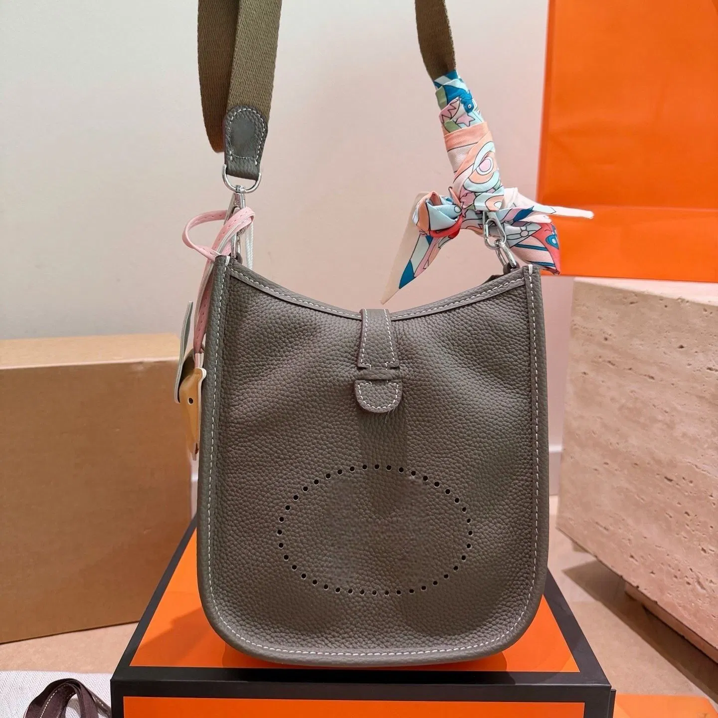 Bolsa Mini Hobo de Couro Texturizado Litchi Azul Oceano com Recorte Frontal, Alça Trançada Ajustável, Bolsa Casual para Mulheres, Bolsa Transversal, Fornecimento em Lote, Carteira Feminina