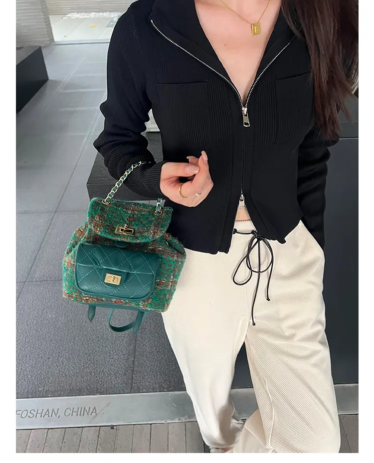 Mochila Mini de Pelúcia com Design de Logo Marca Famosa de Couro Luxuoso para Mulheres Mochila Personalizada com Quilting