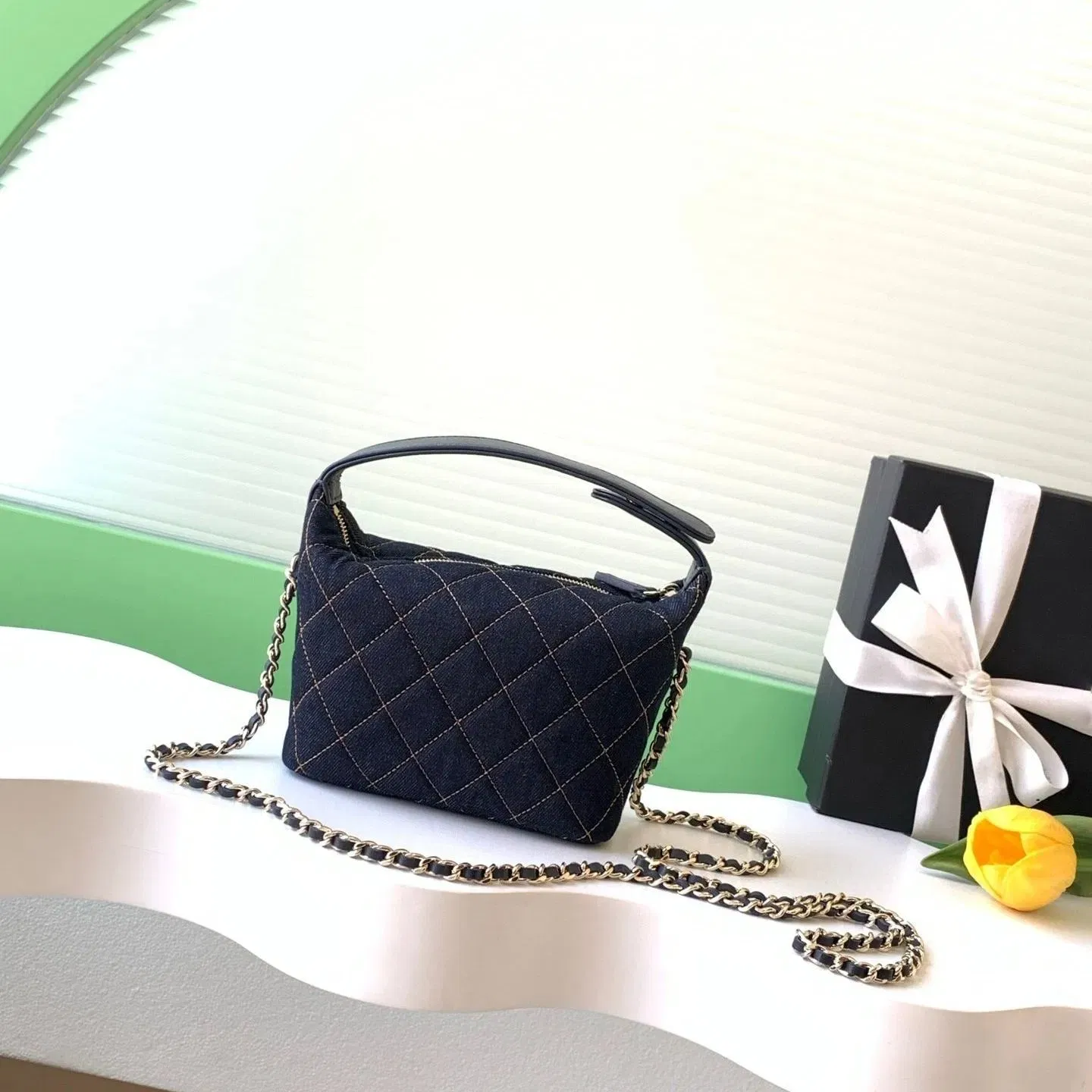 Atacado de Guangzhou 1: 1 Bolsa Hobo de Denim Matelassê para Mulheres com Alça de Corrente 26p Padrão de Diamante